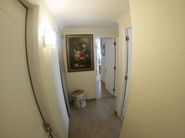 Oportunidad Unica: Hermoso depto. en Av Las Condes, a pasos de Av La Dehesa