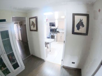 Oportunidad Unica: Hermoso depto. en Av Las Condes, a pasos de Av La Dehesa
