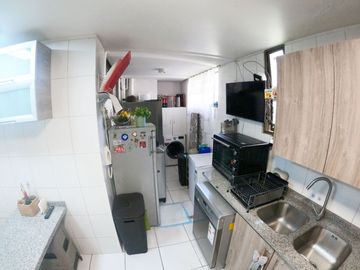 Oportunidad Unica: Hermoso depto. en Av Las Condes, a pasos de Av La Dehesa