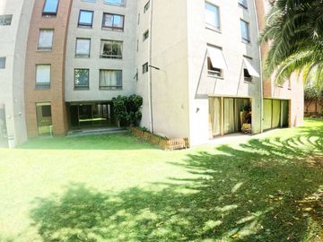 Oportunidad Unica: Hermoso depto. en Av Las Condes, a pasos de Av La Dehesa
