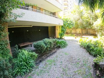 Oportunidad Unica: Hermoso depto. en Av Las Condes, a pasos de Av La Dehesa
