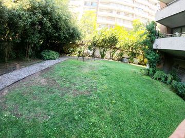 Oportunidad Unica: Hermoso depto. en Av Las Condes, a pasos de Av La Dehesa