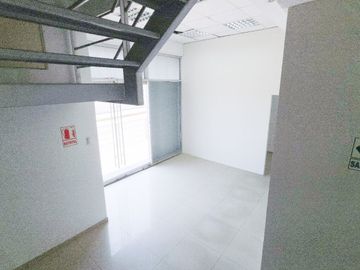¡Oportunidad Única! Venta De Local Comercial Multifuncional En Ubicación Estratégica