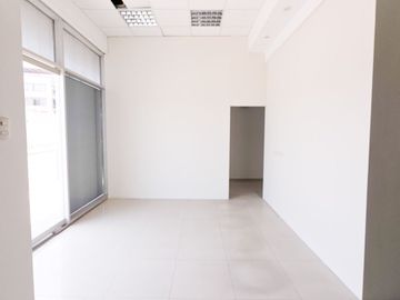 ¡Oportunidad Única! Venta De Local Comercial Multifuncional En Ubicación Estratégica