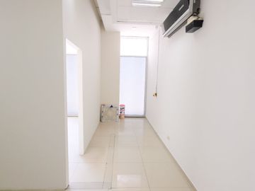 ¡Oportunidad Única! Venta De Local Comercial Multifuncional En Ubicación Estratégica