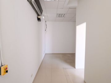 ¡Oportunidad Única! Venta De Local Comercial Multifuncional En Ubicación Estratégica