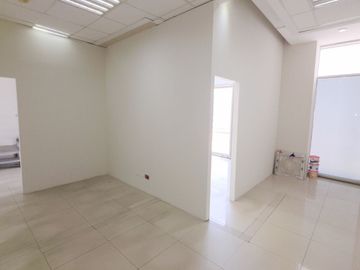 ¡Oportunidad Única! Venta De Local Comercial Multifuncional En Ubicación Estratégica