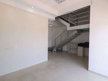 ¡Oportunidad Única! Venta De Local Comercial Multifuncional En Ubicación Estratégica