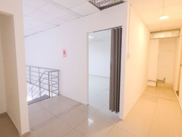 ¡Oportunidad Única! Venta De Local Comercial Multifuncional En Ubicación Estratégica