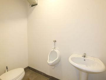 ¡Oportunidad Única! Venta De Local Comercial Multifuncional En Ubicación Estratégica