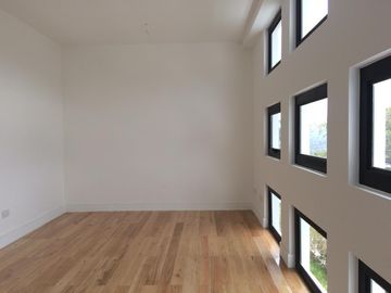 VENTA CASA MINIMALISTA SECTOR TACURI ENTRE NAYÓN Y TANDA CON PISCINA