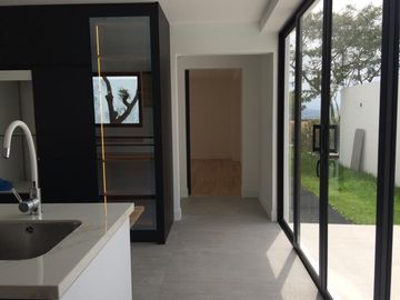 VENTA CASA MINIMALISTA SECTOR TACURI ENTRE NAYÓN Y TANDA CON PISCINA