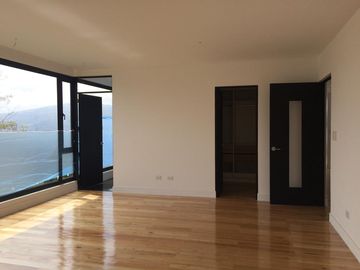 VENTA CASA MINIMALISTA SECTOR TACURI ENTRE NAYÓN Y TANDA CON PISCINA