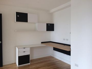 VENTA CASA MINIMALISTA SECTOR TACURI ENTRE NAYÓN Y TANDA CON PISCINA
