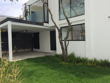 VENTA CASA MINIMALISTA SECTOR TACURI ENTRE NAYÓN Y TANDA CON PISCINA