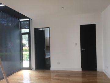 VENTA CASA MINIMALISTA SECTOR TACURI ENTRE NAYÓN Y TANDA CON PISCINA