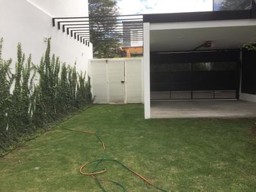 VENTA CASA MINIMALISTA SECTOR TACURI ENTRE NAYÓN Y TANDA CON PISCINA