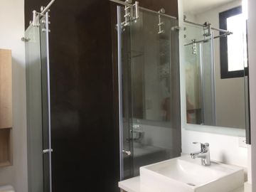 VENTA CASA MINIMALISTA SECTOR TACURI ENTRE NAYÓN Y TANDA CON PISCINA