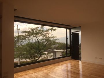 VENTA CASA MINIMALISTA SECTOR TACURI ENTRE NAYÓN Y TANDA CON PISCINA