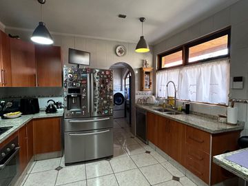 ¡Se Vende Casa en Chacra Santa Julia! 1.000 m², Piscina, Quincho y Más