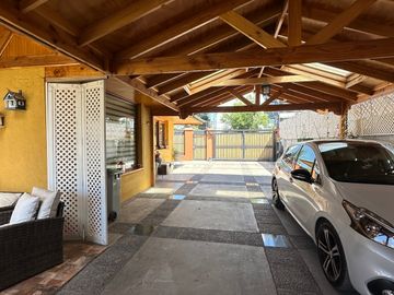 ¡Se Vende Casa en Chacra Santa Julia! 1.000 m², Piscina, Quincho y Más