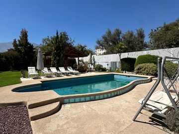 ¡Se Vende Casa en Chacra Santa Julia! 1.000 m², Piscina, Quincho y Más