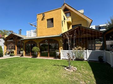 ¡Se Vende Casa en Chacra Santa Julia! 1.000 m², Piscina, Quincho y Más