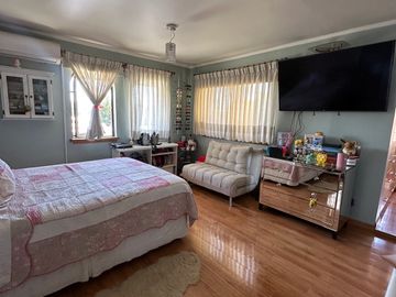 ¡Se Vende Casa en Chacra Santa Julia! 1.000 m², Piscina, Quincho y Más