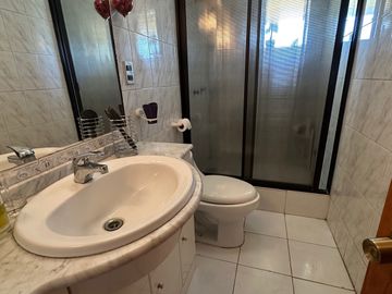 ¡Se Vende Casa en Chacra Santa Julia! 1.000 m², Piscina, Quincho y Más
