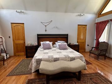 ¡Se Vende Casa en Chacra Santa Julia! 1.000 m², Piscina, Quincho y Más