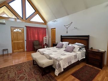 ¡Se Vende Casa en Chacra Santa Julia! 1.000 m², Piscina, Quincho y Más