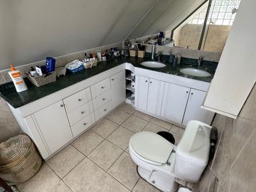 ¡Se Vende Casa en Chacra Santa Julia! 1.000 m², Piscina, Quincho y Más