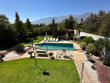 ¡Se Vende Casa en Chacra Santa Julia! 1.000 m², Piscina, Quincho y Más