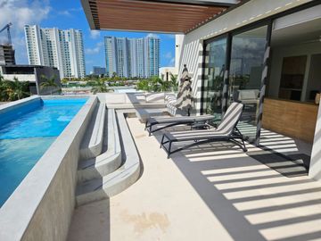 VENTA CASA - LA MARINA DE PUERTO CANCUN CON ACABADOS DE LUJO