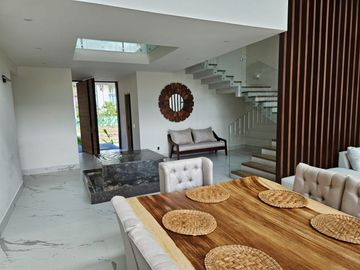 VENTA CASA - LA MARINA DE PUERTO CANCUN CON ACABADOS DE LUJO