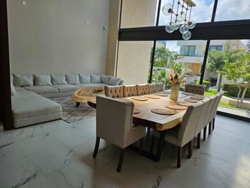 VENTA CASA - LA MARINA DE PUERTO CANCUN CON ACABADOS DE LUJO