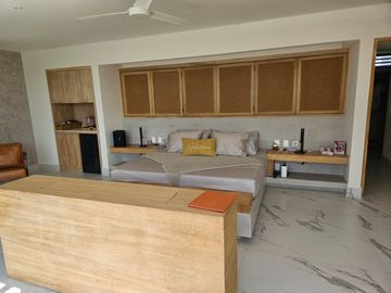 VENTA CASA - LA MARINA DE PUERTO CANCUN CON ACABADOS DE LUJO