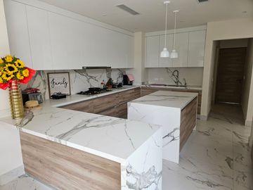 VENTA CASA - LA MARINA DE PUERTO CANCUN CON ACABADOS DE LUJO