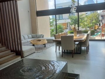 VENTA CASA - LA MARINA DE PUERTO CANCUN CON ACABADOS DE LUJO