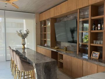 VENTA CASA - LA MARINA DE PUERTO CANCUN CON ACABADOS DE LUJO