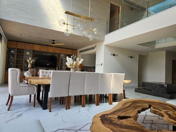 VENTA CASA - LA MARINA DE PUERTO CANCUN CON ACABADOS DE LUJO