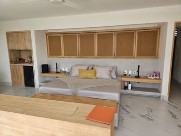VENTA CASA - LA MARINA DE PUERTO CANCUN CON ACABADOS DE LUJO