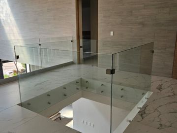 VENTA CASA - LA MARINA DE PUERTO CANCUN CON ACABADOS DE LUJO