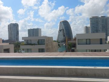 VENTA CASA - LA MARINA DE PUERTO CANCUN CON ACABADOS DE LUJO