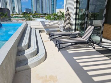 VENTA CASA - LA MARINA DE PUERTO CANCUN CON ACABADOS DE LUJO