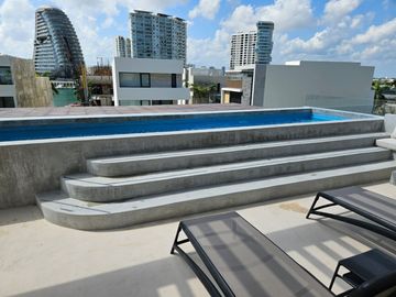 VENTA CASA - LA MARINA DE PUERTO CANCUN CON ACABADOS DE LUJO