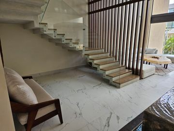 VENTA CASA - LA MARINA DE PUERTO CANCUN CON ACABADOS DE LUJO