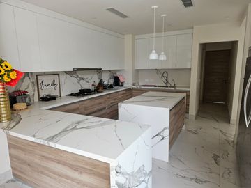 VENTA CASA - LA MARINA DE PUERTO CANCUN CON ACABADOS DE LUJO