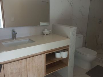 VENTA CASA - LA MARINA DE PUERTO CANCUN CON ACABADOS DE LUJO