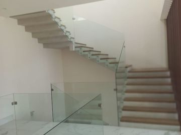 VENTA CASA - LA MARINA DE PUERTO CANCUN CON ACABADOS DE LUJO